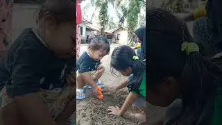 kalau main di kampung uwak,banyak temannya ya nak😃😃