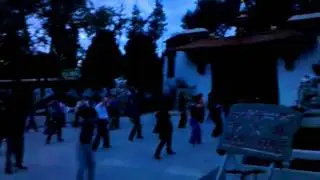 It's so funny how chinese woman dance