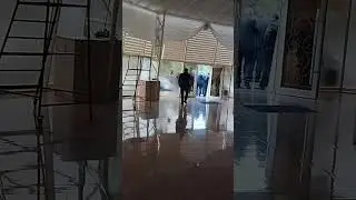 За кулисами