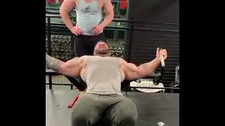 BODYBUILDER Iain Valliere Chest Press 💪💪 | Simply Bodybuilding #shorts #chestworkout