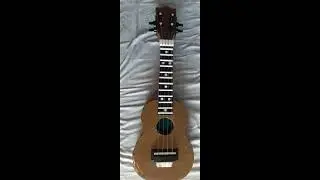 Укулеле из картона.