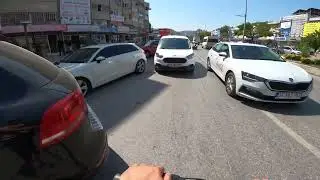 Elektrikli Scooter ile Gıda çarşısı (1)