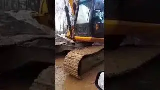 Болотный гусеничный экскаватор JCB 220