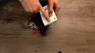 Крючки от упаковки носков всегда сохраняю  Покажу как их можно применять