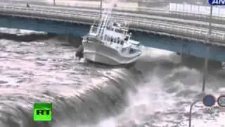 New dramatic video Tsunami wave spills over seawall smashes boats, cars.flv