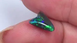 Solid Lightning Ridge Black Opal KL3555