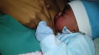 Benjamin mamando pela primeira vez.