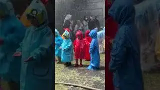 Maen hujan hujan an tiba-tiba melow 😅 