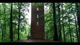 Старинная башня в лесу. Польша! Город Водзислав Слёнский