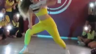 Chica linda bailando