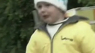 Маленький Komputersem плачет из-за того, что его не пустили на аттракцион (2006)