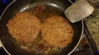 HAMBURGERS ON STOVETOP | IN LESS THAN 5 MINUTES #RLCTVCOOKS