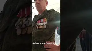 На выставке трофеев.