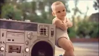 Дети  резвятся! Танцуют в удовольствие!