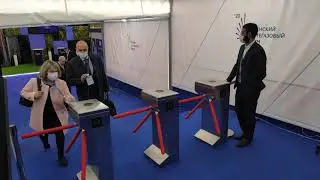 Проход по бейджу зарегистрированных участников Тюменского Нефтегазового Форума 2020 через турникет