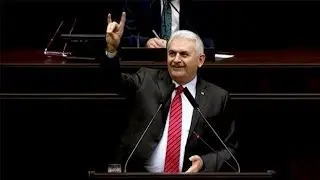 Başbakan Binali Yıldırım’dan MHP'lilere Bozkurt Selamı