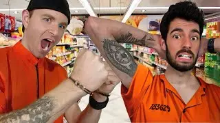 ESCAPED PRISONER IN PUBLIC PRANK!