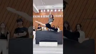 공중에서 다리찢기⁉️😱 Split Balance Challenge