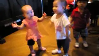 Unique Baby Dancing, Very Funny!