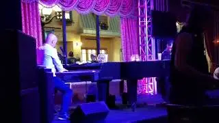 sing a long in Vegas, dueling pianos, caberet