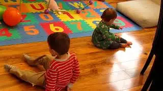 Little Girl's Invention / Изобретение годовалой девочки