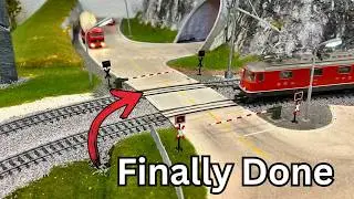Custom made level crossing for Märklin tracks