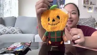 Unboxing our neighbors Welcoming gift! Ft @andmuttsco