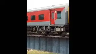 15028 Maurya Express (Gorakhpur - Hatia)