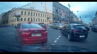 Стадное мышление.  Один рванул, остальные ломанулись )