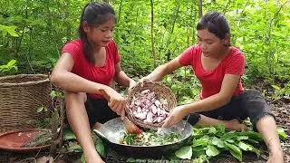 Have you try this food? Cooking Octopus with wild vegetable for lunch @RinaAdventureAllTime