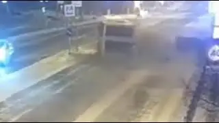 В Братске легковушка на полном входу влетела в автобус