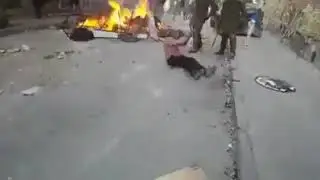 Carabineros de Chile golpeando a un adulto mayor sin piedad