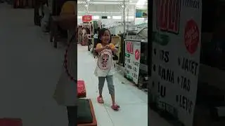 Senang nya kakak Aulia dan kakak Reza bermain kejar kejaran