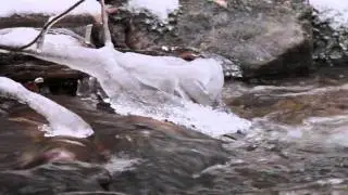 Kaskadenschlucht in Schnee und Eis