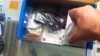 Iniciandose con RaspberryPi: unboxing y contenidos del Raspberry Pi Starter Kit