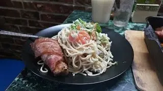 Рецепт вкусных куриных ножек и макароны в чесночно-сметанном соусе