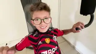 O NIKINHO APANH0U DO VALENTAO NA FRENTE DA ESCOLA