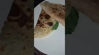 cuando le sirva el desayuno asu niña que sea asi la espalda ala tv.😉
