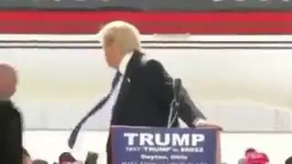 АЛЛАХ1УАКБАР В АЭРОПОРТУ ВОЗЛЕ ТРАПА ПРЕЗИДЕНТА ТРАМПА
