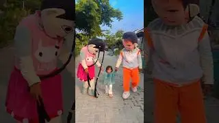 Bu pipi nyobain ikut ngamen badut sama mang enun