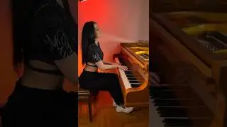 Yellow 💛 on piano