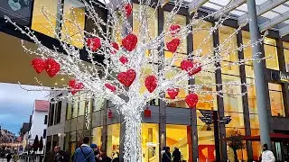 Valentines or Christmas Tree⁉️ (😕 I'm confused) #forum #hanau #germany