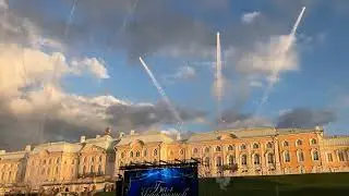 Салют в Петродворце в честь Бала медалистов
