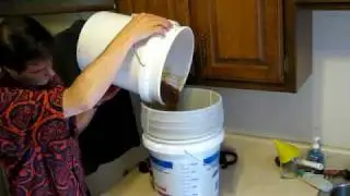 Honey harvest Tutorial - Crush and Strain 2 of 2