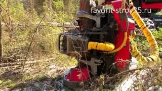 Работа харвестера в лесу