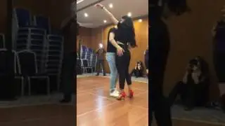 Գեղեցիկ զույգի խելահեղ պարը.