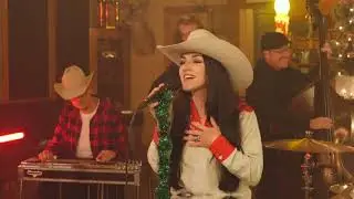 Alexis Wilkins - Old Fashioned Christmas (Official Music Video)