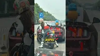 She installed a bubble device on her motorcycle and the traffic turned into chaos! 😱🫧