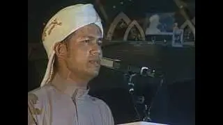 อ ซุกรี่ บันบา อ่านกุรอานเปิดงาน BANGKOK HALAL2013 จัดโดย มูลนิธิศรัทธาชน และ ยาตีมทีวี