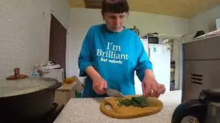 Каждый день что-то готовлю, спилили большую яблоню.